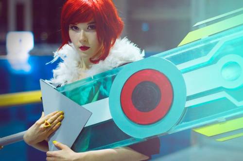 Character: RedGame: TransistorCosplayer: Jatek Cosplay (everything is self-made, also the sword.)Pho