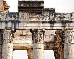 ancientrome:  Temple of Antoninus and Faustina.