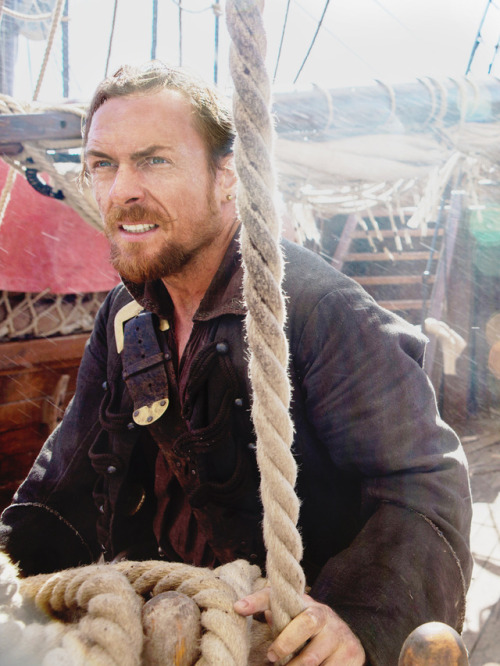 dailyjamesflint:  Flint,Black Sails 1x05.