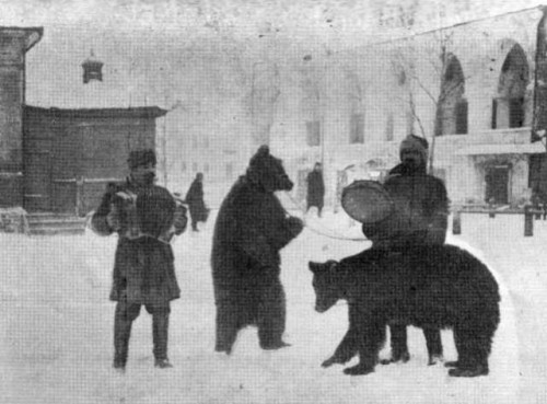 zolotoivek:Trainers and their bears, Kaluga, c. 1890’s.