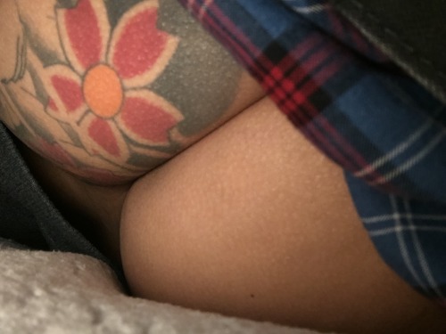 hotlatbot:  BUBBLE BOOTY SELFIES…