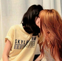 everyday-lesbians:  feel free to hmu @gay girls