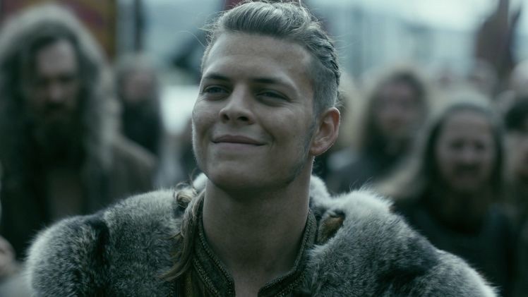 Actor Alex Hogh Andersen Ivar, the Boneless at the German Vikings Con at  the Crown Plaza