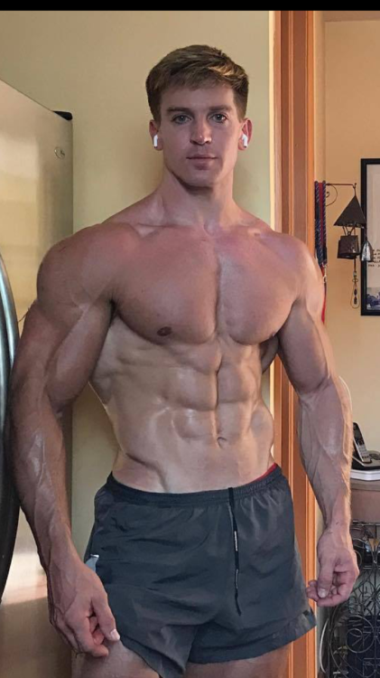 :Fitness model, Adam Charlton