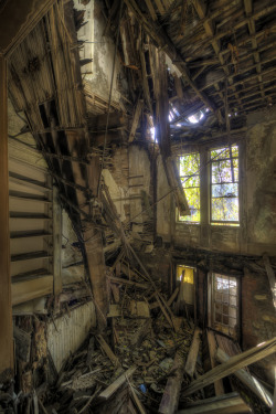 abandonedporn:  Bennett School for Girls (by milfodd) 