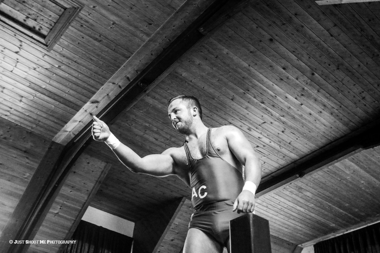 Beefy Grappler: Photo