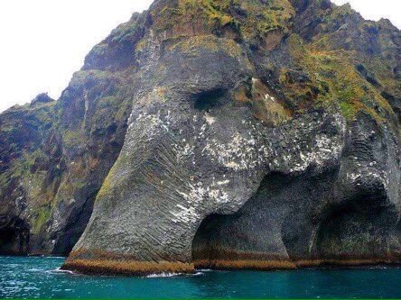 bluntcrusher:  heathyr:  rebeccapollard97: Elephant Rock, Iceland  This is an old