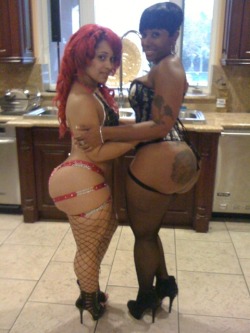 deeznutz72:  brickhouse101:  Cherokee D’Ass ans Pinky  OMG..