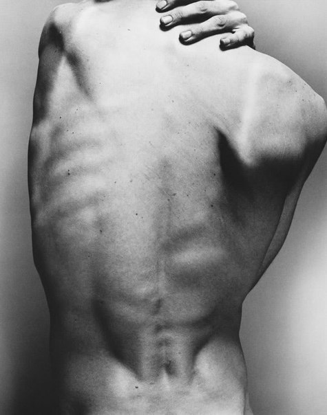 Porn photo suklad:  Bodies (2006)Nadav Kander 