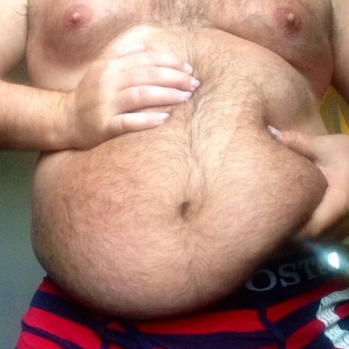 bigbellies:  Squeezing the Charmin ❤️ 