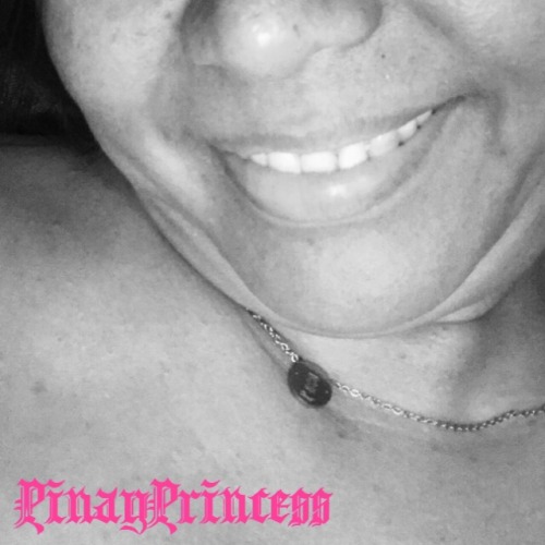 pinayprincessbeauty:  Sometimes I can even have a little fun doing paperworks.😄😆😄 Have a brilliant Mouth Monday. -M👰🏽💋