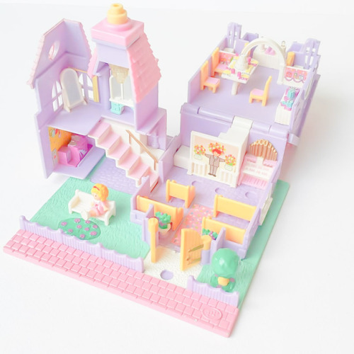 mooncakespastel: Polly Pocket chapel. Edit. ♥