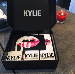 Kengicake:   Kylie: “Just Opened Up The First @Lipkitbykylie Package! 😋 The