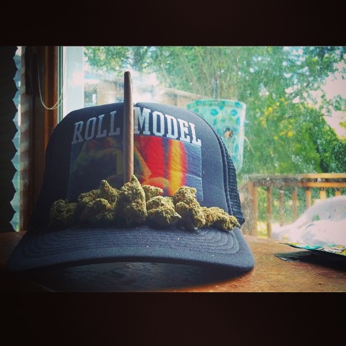 bongripsandnicetits:  Roll model 😽💨 take notes 📝😋 