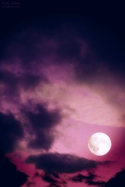 love-abia:Smallest full moon of the year.