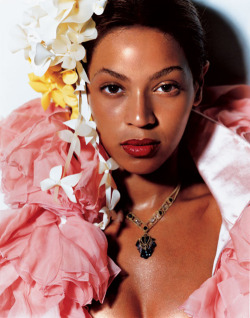 nuiele:  Beyoncé photographed by Mario Testino