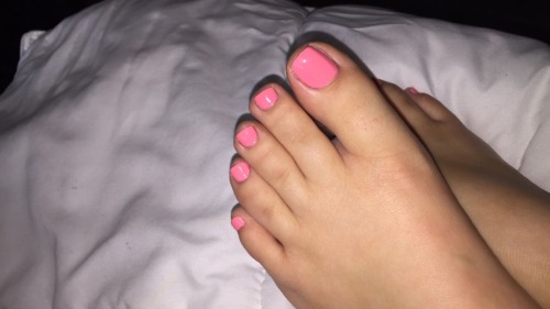 feetandassxoxo:  Toes toes toes toes toes