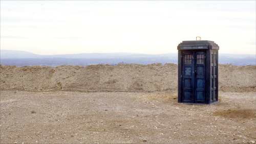 matrixspacetimearchives: Every time the TARDIS materializes in a new location, within the first nan