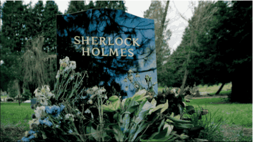 lordofthejohnlock:  YOU CAN SEE SHERLOCK WALK UP BEHIND JOHN IN THE REFLECTION OF THE TOMBSTONE ARE YOU KIDDING ME  :