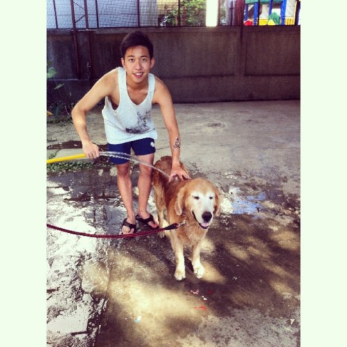 Wash my babeee!! #sunny#Saturday#afternoon#wash#my#dog#DongDong#get#all#wet by raychang1024 i