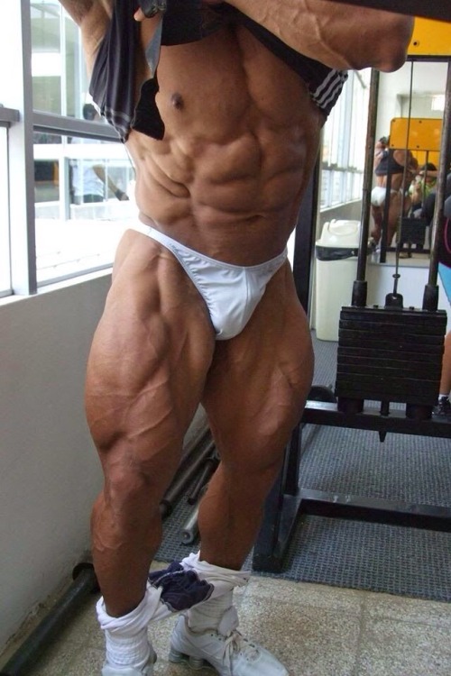 muscleaddictza:  Friday, August 29, 2014 Peruvian honcho Duncans Henson Vela Diaz 
