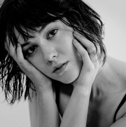 blairwitchz:  Mary Elizabeth Winstead photographed