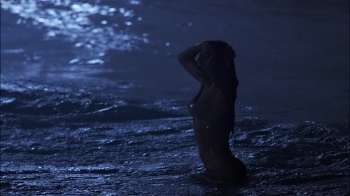 toplessbeachcelebs:  Salma Hayek (Actress) nude beach scene in “Ask the Dusk“ (February 2006) 