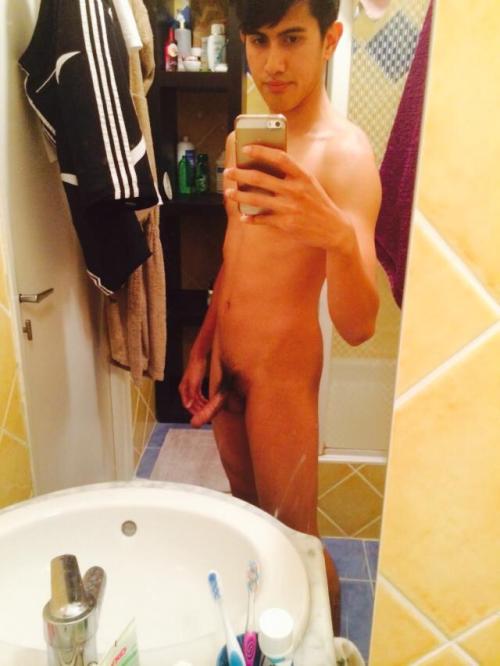 manjanakal94: zachery33: adammalek: straightasianmen: Hanif, another Malaysian who couldn’t wa
