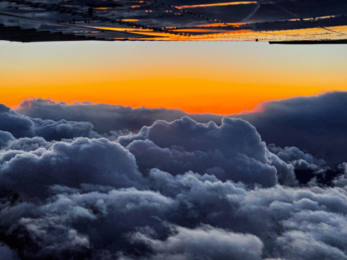 bigbudmcleod:The amazing world of sunsets and clouds!