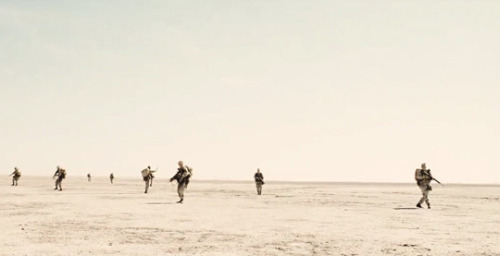 jarhead (2005) - Director: Sam Mendes- Cinematographer: Roger Deakins ”We are still in the des