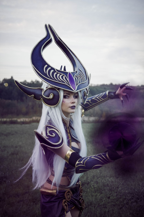 league-of-legends-sexy-girls: Syndra Cosplay