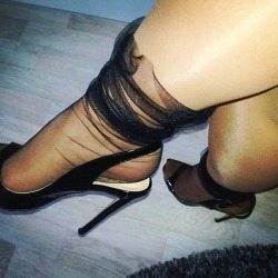 NYLON, LEGS, PANTYHOSE