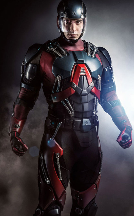 geeknetwork:Get your first look at Brandon Routh as The AtomSuperman no more! Ever since Superman Returns star Brandon Routh made his debut as Ray Palmer on Arrow this season, fans have eagerly been awaiting his other debut: as the Atom. Well, the wait