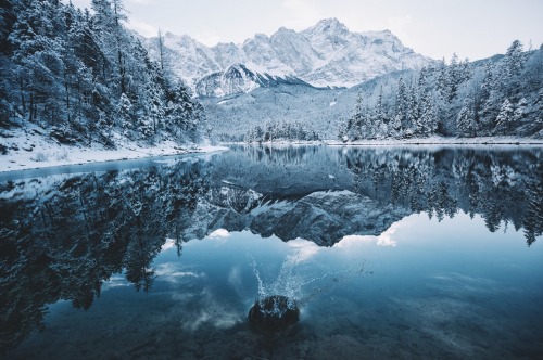 goingoutdoor: bokehm0n: Winter is back in the Alps. pictures by Johannes Hulsch