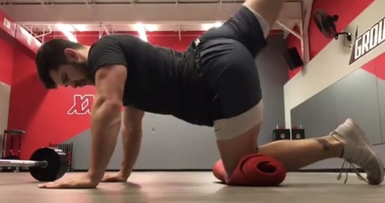 furrytrade:  I wanna bury my face in that muscle ass 🍑👅