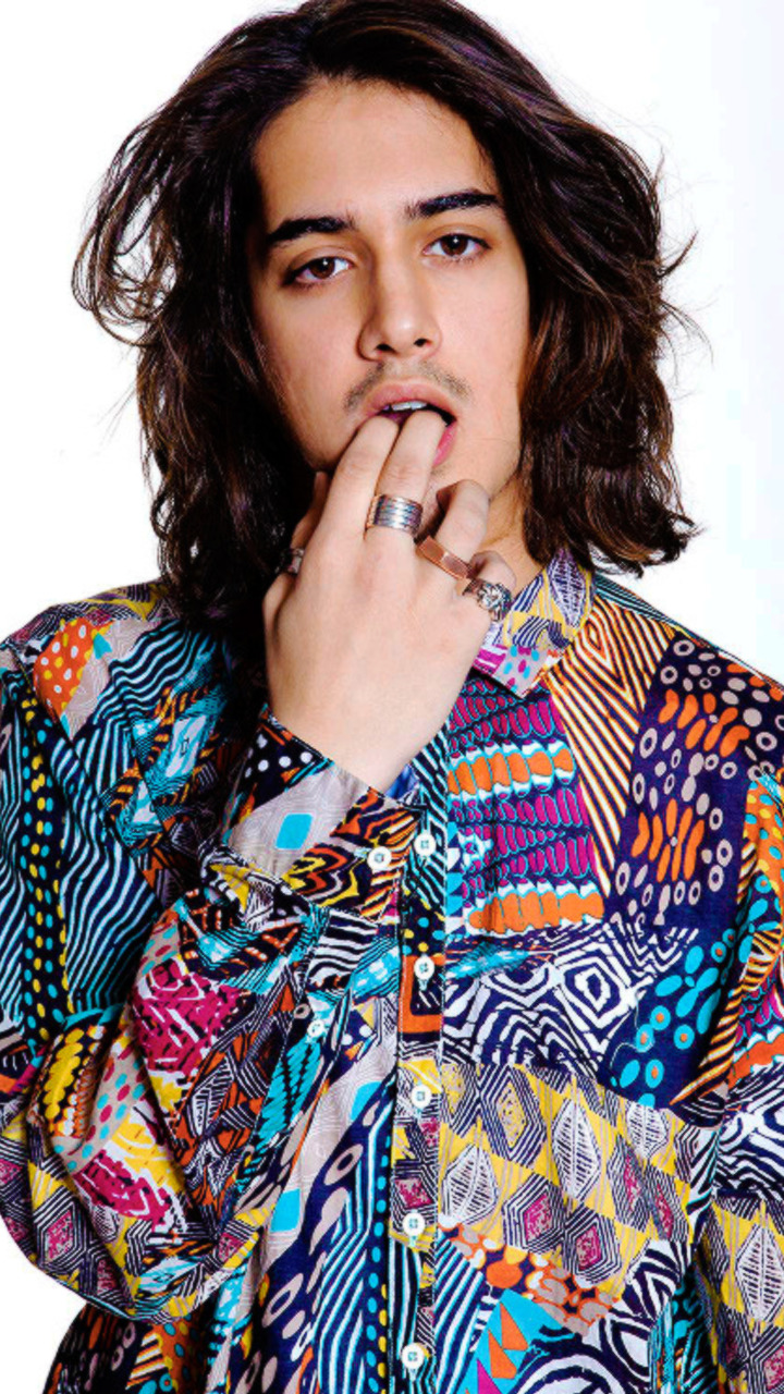 pebaicons:  avan jogia lockscreenslike if you save