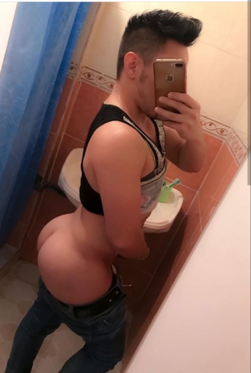 que-culo-miguel: He’s like 5'3" with all that Ass