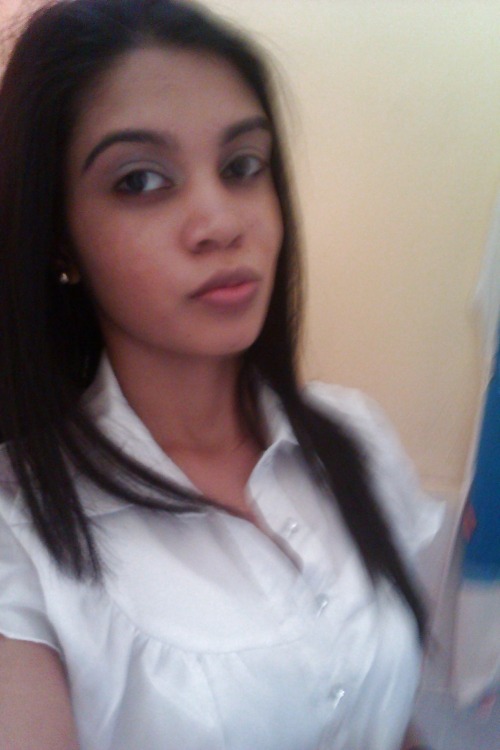kkarishma-tempting: igdp: sexyindiangirlsxxx: Indian TeenClassy to SexyDressed to Nude Indian Girl D