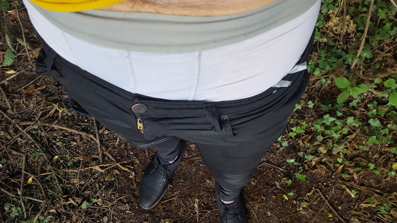 wetandwee:Pissed myself then walked into a lake. Had to be done.