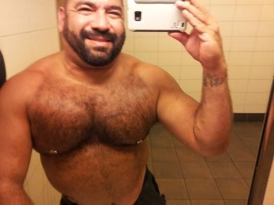 jozefff:  Sexy muscle bear!!! Ooooo yeaaaaaa!!! :3
