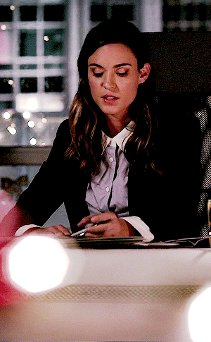 danvarias:  # a lesbian to watch out for 