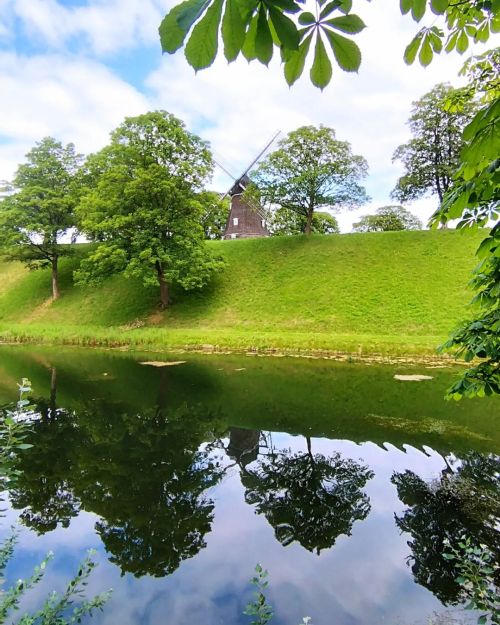 #kastellet #copenhagen #park #windmill #denmark #vmribeiro (em Kastellet, Copenhagen) https://www.in