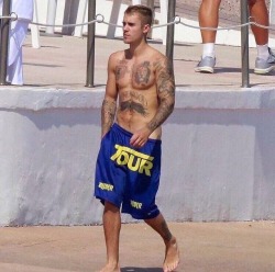 cumtastic0928: biebersdick:  Lower plssss