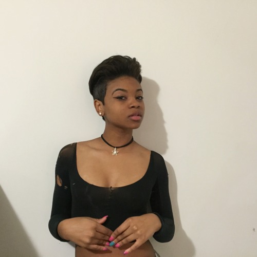 anunexplainablediva:  cierravegasbitchhh:  when you make a shirt out of pantyhose ⚡️  Bruh I never though about that…