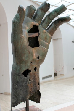 echiromani:  A fragment from a colossal bronze