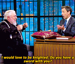 bethablackwood:  George R.R. Martin Knights Seth Meyers…with help from Amy Poehler
