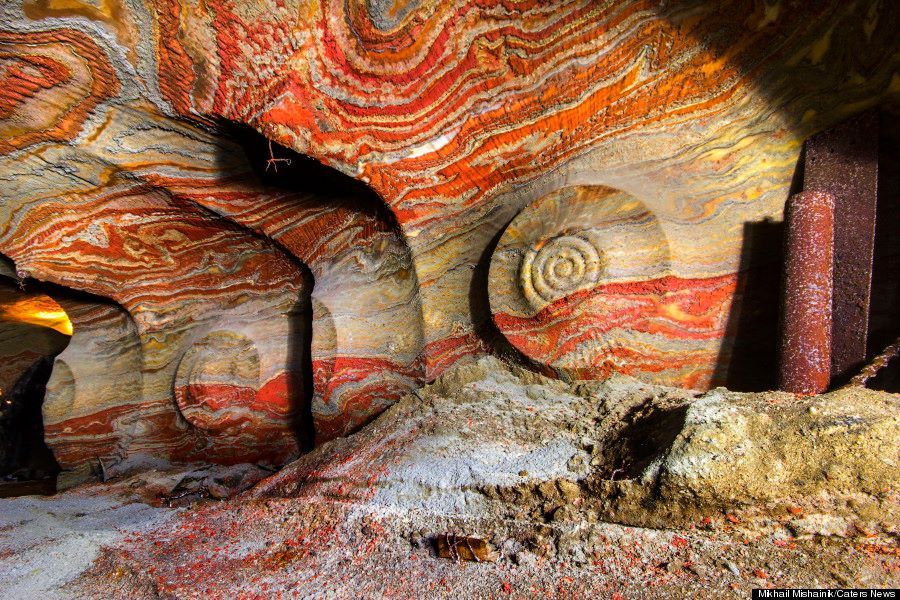 earthstory:
“PSYCHEDELIC SALT CAVES
These photos are from the salt mines below Yekaterinburg, Russia. Mine tunnels stretch four and five km some 220m underground, and the fantastic color variation is due to the variability of salt mineralogy: halite...