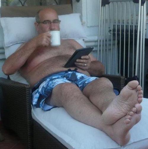 alpha-male-feet: Dad’s big feet aren’t going to massage themselves, so get busy!