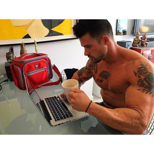 lumbrjax:  Instagram user @johnnykane_official http://ift.tt/1Tbx8yp 