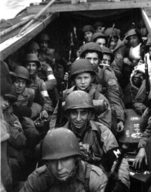 American soldiers on the way to omaha beach 1944